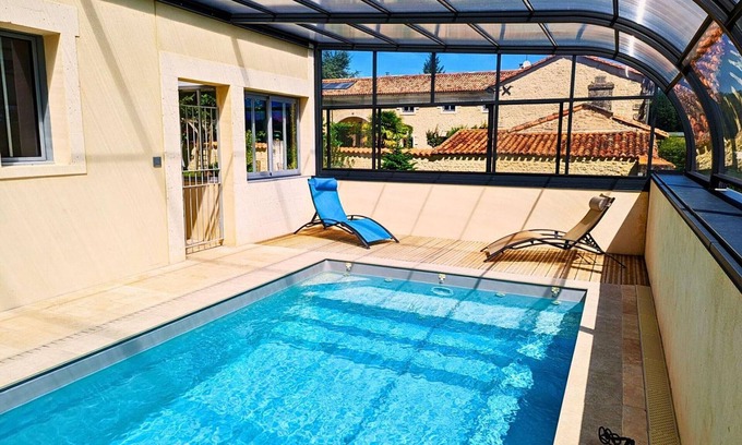 Salles-de-Barbezieux Cottage | Maison Charentaise Rénovée: 3 Ch, Terrasse, Piscine Chauffée, Sauna, Jardin, Équipements Bébé, WiFi