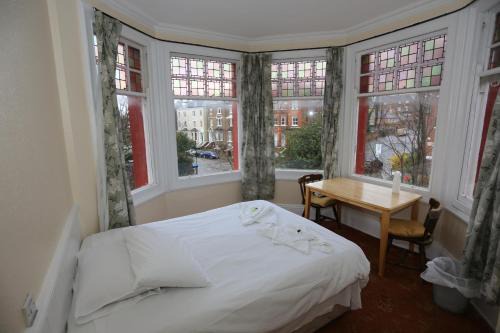 St. George's Hôtel | Charlie Hotel