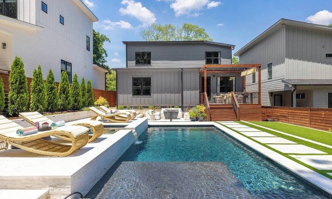 Oakhurst Maison | Charlotte Retreat | Pool, Spa, Gym, Putting Green
