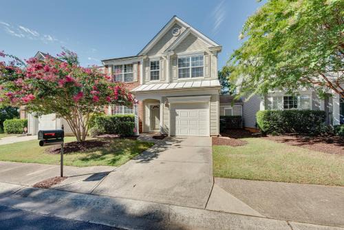 Charlotte Maison | Charlotte Townhome with Deck 18 Mi to Downtown!
