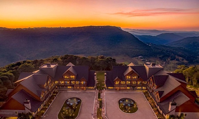 Gramado Hôtel | Charming hotel with fitness room and AC in delightful Jardim Bela Vista Gramado