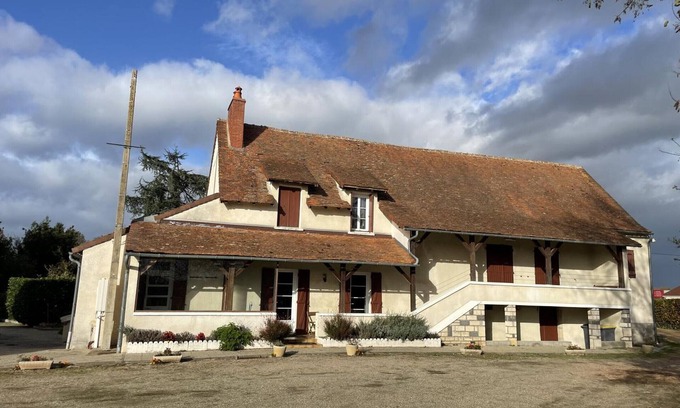 Saint-Pourcain-sur-Sioule Cottage | Maison spacieuse avec jardin clos, piscine privative et sauna, proche centre de Saint-Pourçain