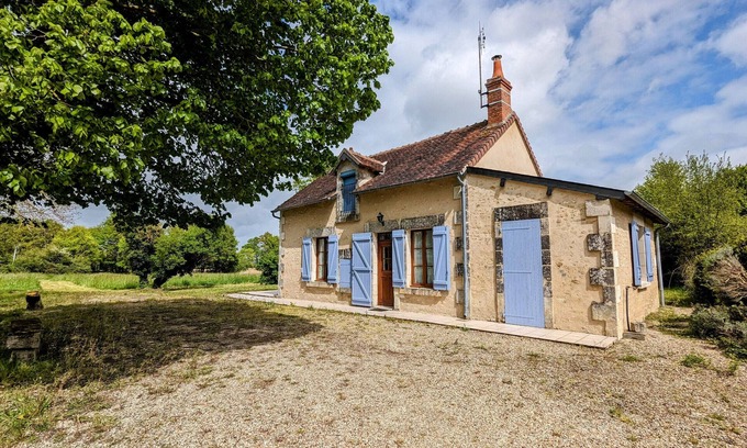 Saulnay Cottage | Maison Charmante avec Étang Privé au Cœur du Berry