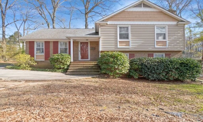 SouthPark Maison | Charm of Southpark - 4 Beds & Backyard