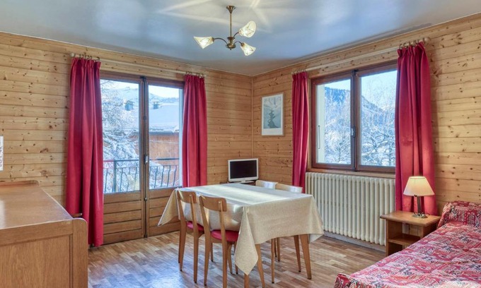 Megeve Appartement | Charmant 2 pièces à Megève, proche du centre et des télécabines, avec balcon et parking - FR-1-453-120