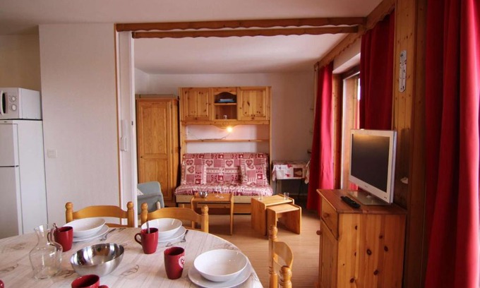 Les Saisies Appartement | Charmant 2 Pièces Cabine aux Saisies - Rez-de-Chaussée, Balcon, 6 Pers. - Commerces à Proximité - FR-1-594-68