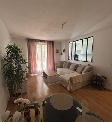 La Celle-sous-Gouzon Appartement | Charmant 2P Cosy Bord de Seine avec terrasse