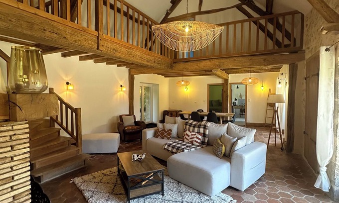 Beauvilliers Maison | Charmant corps de ferme rénové avec 4 ânes + studio - 11 Adultes/2 enfants/1bébé