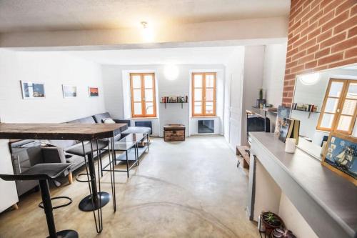 Seix Appartement | Charmant duplex sous le château au coeur de Seix