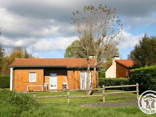 Usson-en-Forez Maison | Charmant Gîte à la Campagne avec Cheminée, Terrasse et Jardin - Animaux Bienvenus - FR-1-496-164