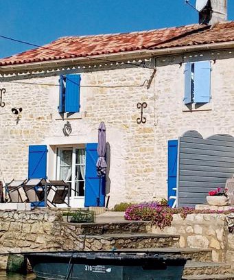 La Taillee Maison | - Charmant Gîte au Calme - "La Maison de La Taillée aux Volets Bleus" - Bord de Rivière - Pêche - Marais Poitevin - Vendée