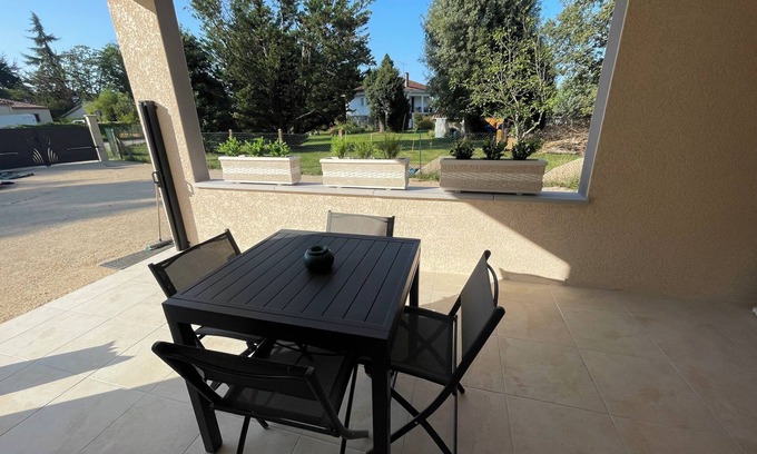 Septfonds Maison | Charmant Gîte Avec Jacuzzi, Parcelle Clôturée. Animaux de Compagnie Acceptés