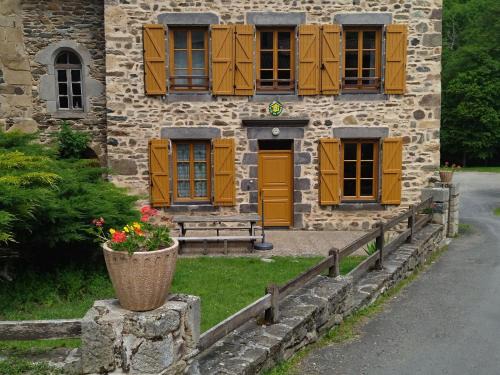 Saint-Didier-sur-Doulon Maison | Charmant Gîte Indépendant au Coeur d'un Village de Campagne avec Cour Fermée - FR-1-582-222