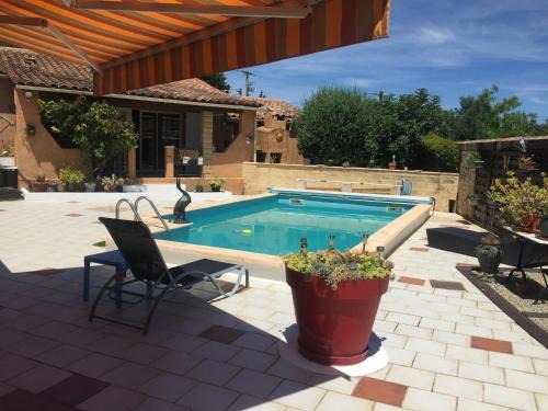 Sernhac Appartement | Charmant studio avec piscine partagée à Sernhac - 30 m²