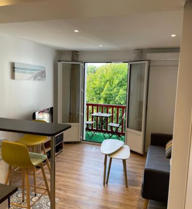 Arbonne Appartement | Charmant studio climatisé avec chambre séparée, à 3 kms de Biarritz et Bidart