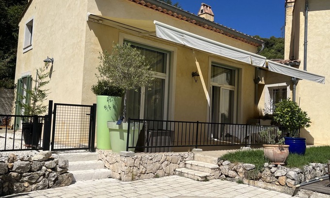 Falicon Appartement | Charmant studio loft independant dans domaine sécurisé très calme