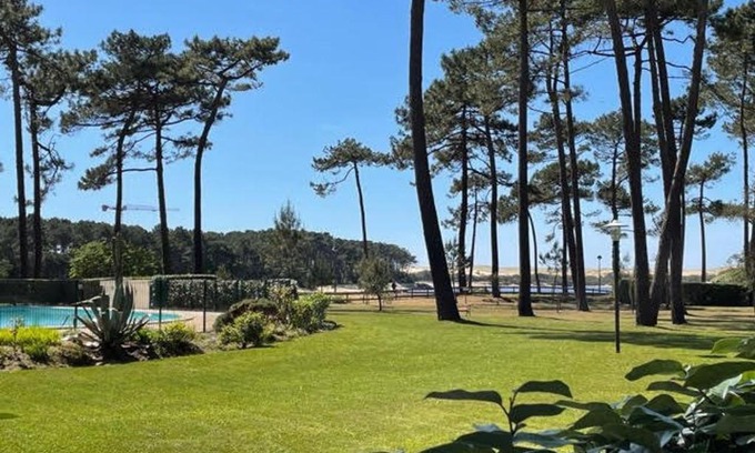 Soustons Appartement | Charmant T2 avec piscine et terrasse face au lac, parking privé, animaux acceptés - FR-1-379-55