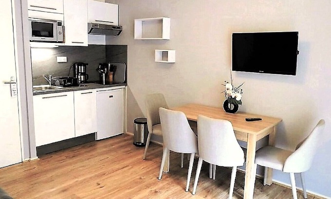 Bagneres-de-Luchon Appartement | T2 centre ville, moderne, terrasse, parking, commerces