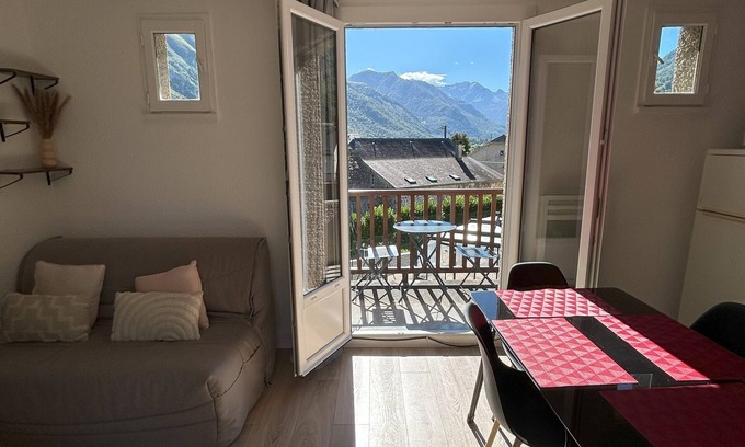Bielle Appartement | Joli 2 Pièces, vue montagne et piscine couverte