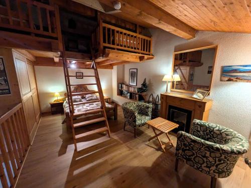 Areches Appartement | Charmant triplex 6 pers. à 50m des pistes à Arêches-Beaufort - FR-1-342-135