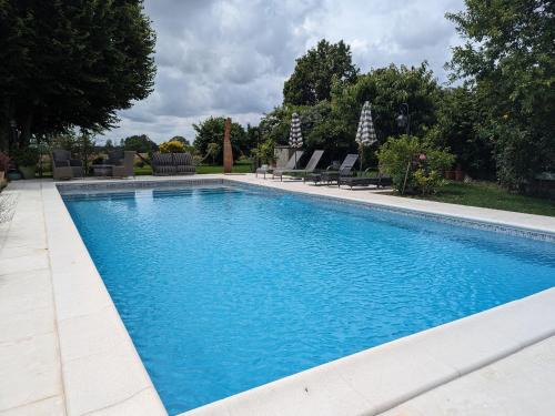 Paulnay Lit Et Petit-Déjeuner | Charmante Chambre d'Hôtes avec Piscine Chauffée et Terrasse Privative dans le Parc de la Brenne - FR-1-591-597