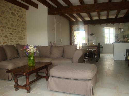 Saint-Priest-d'Andelot Maison | Charmante fermette rénovée avec WiFi, parking et animaux acceptés - FR-1-489-407