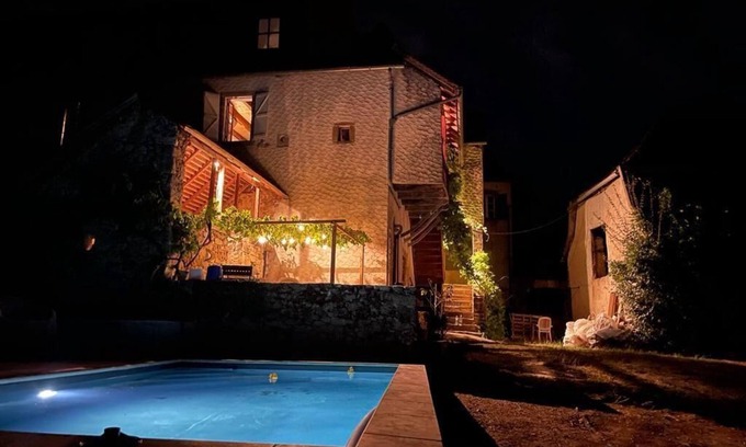 Astaillac Maison | Charmante maison de campagne avec piscine