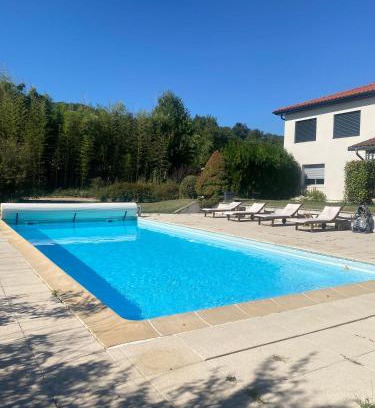 Dagneux Appartement | Charmante Maisonnette au calme, proche de Lyon
