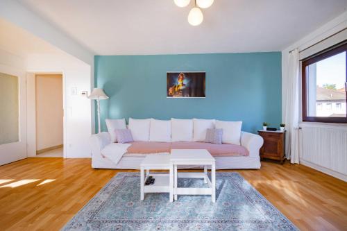 Steinbach Appartement | Charmante Wohnung -Altes Kino- 2SZ-2Bad-Terrasse-Netflix