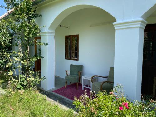 Csapod Maison | Charmantes Arkadenhaus mit großem Garten