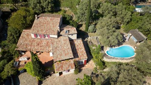 Sollies-Toucas Maison | Charme provençal Les amandiers piscine et animaux