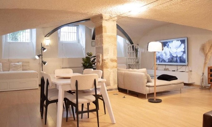 Royat Appartement | Charme rare sous les voûtes accommodation in Royat