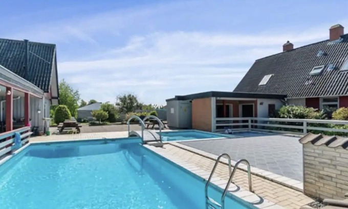 Vipperod Appartement | Charmerende 63m2 Lejlighed/rækkehus i 2 Etager med Fælles Pool