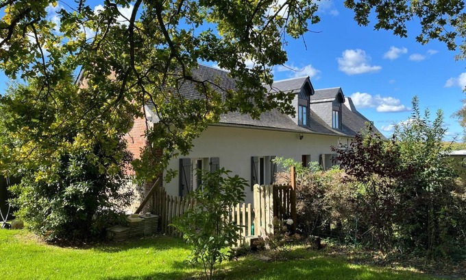 Saint-Martin-aux-Buneaux Cottage | Charmante et spacieuse longère restaurée, à 15 min des plages à pieds !
