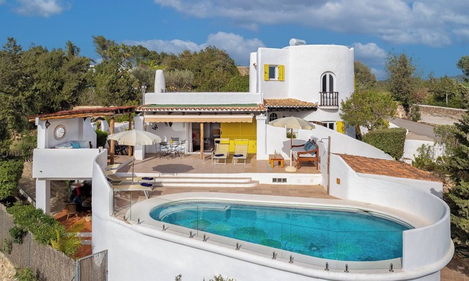 Sant Josep de sa Talaia Villa | Maison confortable avec piscine privée à seulement 300m de San Jose