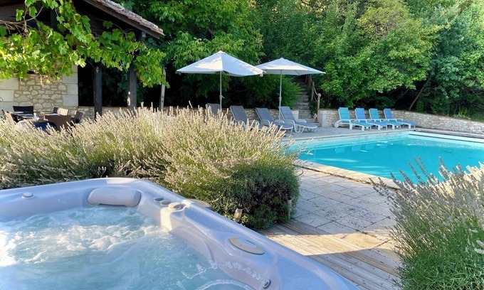 Saint-Aubin-de-Cadelech Maison | Charming 3-bed with Hot Tub, Pool, Gite in Saint-Aubin-de-Cadelech. Dog Friendly