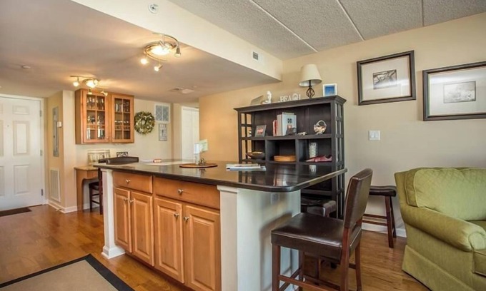 Sussex County Copropriété | Charming 1-BDR Condo with Stunning Marina Views & Rooftop Pool at South Dewey