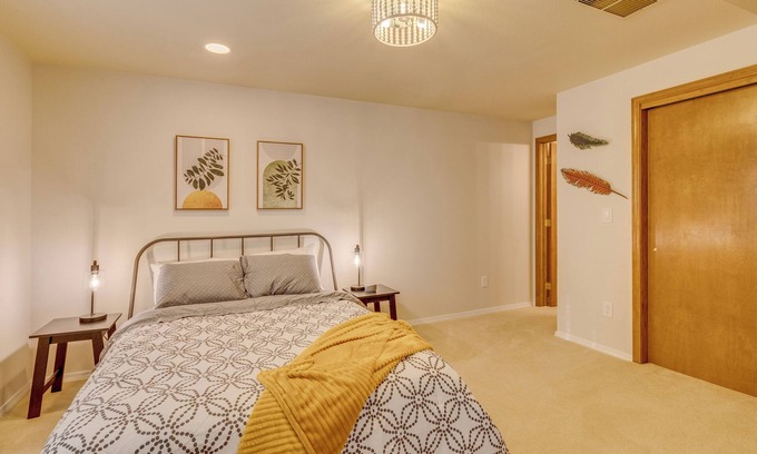 Briargate Maison | Charming 1-bdrm walkout basement suite with AC, WiFi in lovely Colorado Springs