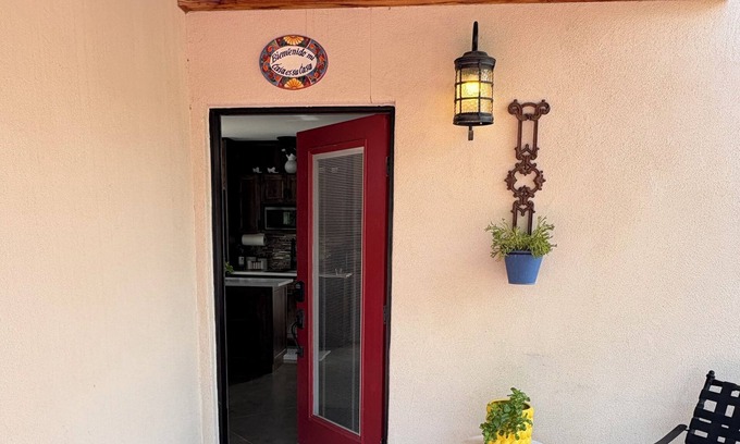 Suffolk Hills Appartement | Charming 1-bdrm/1-bath casita. Located in beautiful Cobo Catalina neighborhood.