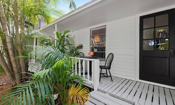 Palm Beach - West Palm Beach Cottage | Charming 1-bedroom cottage in a Tropical Setting in West Palm Beach