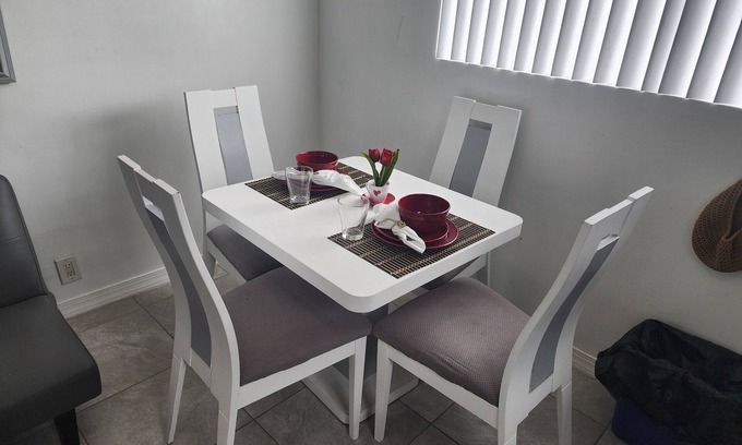 Greenacres Appartement | Charming 1-bedroom apartment with AC, WIFI in amazing Palm Beach next to Airport