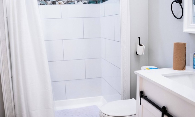 Fall River Appartement | Charming 1-bedroom apartment with WiFi, AC in enchanting Fall River
