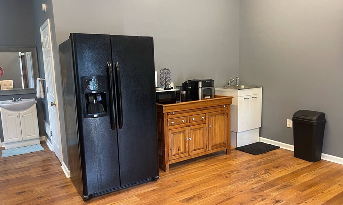 Hillsdale Appartement | Charming 1-bedroom apartment with WiFi, AC in pleasant Hillsdale