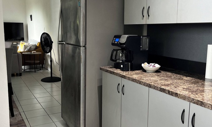 Estate Fortuna Hill Appartement | Charming 1-bedroom apartment in vibrant St Thomas with WiFi