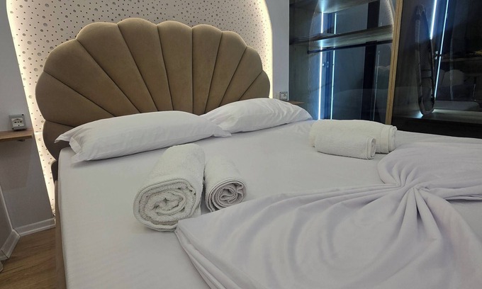 Tirana Appartement | Charming 1-bedroom apartment in enjoyable Tiranë with AC