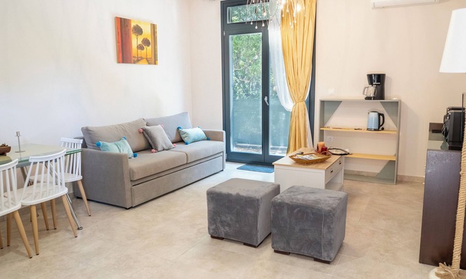 Chios Appartement | Charming 1-bedroom apartment in delightful Chios and traditional Kampos area.