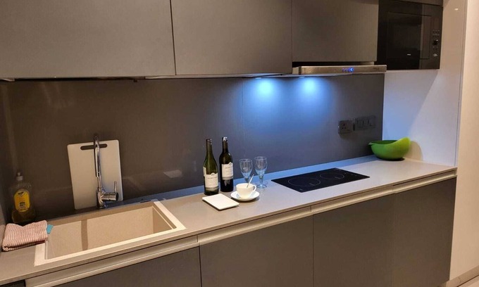 Noida Appartement | Charming 1-bedroom apartment in wonderful Noida with AC