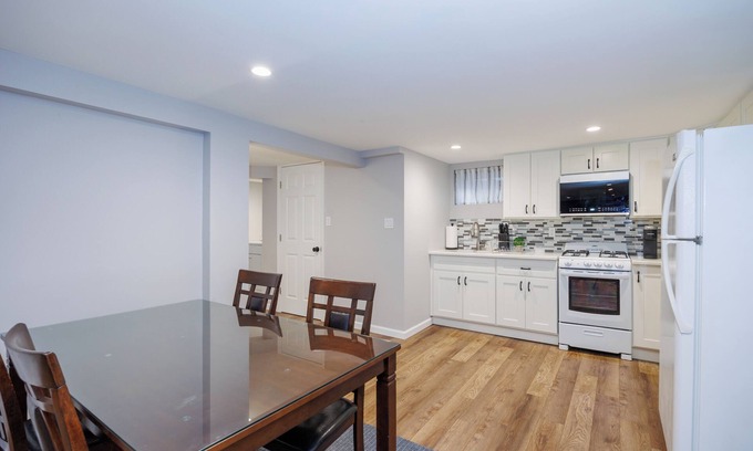 Seaford Maison | Charming 1-bedroom apt with WiFi, AC in soothing Seaford