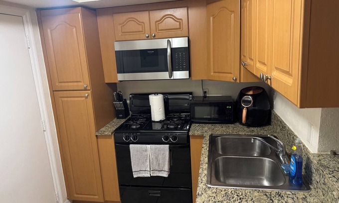 Ludlam Copropriété | Charming 1-bedroom condo with WiFi and AC in brilliant Miami