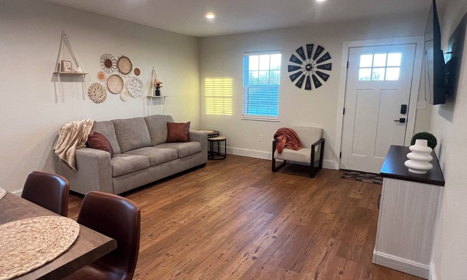 Afton Cottage | Charming 1-bedroom cottage with WiFi and AC near Monkey Island and Grand Lake